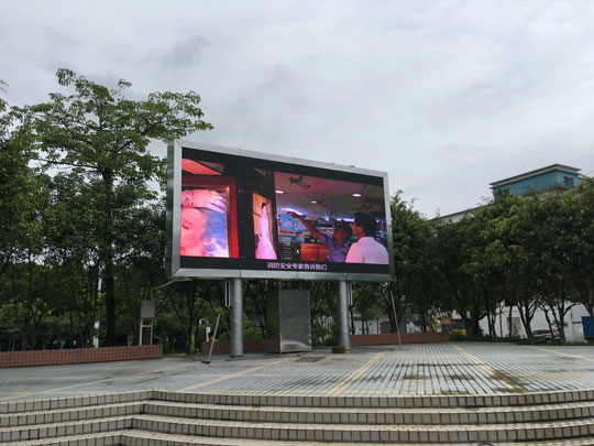 長條液晶屏在戶外天氣顯示方向的應用